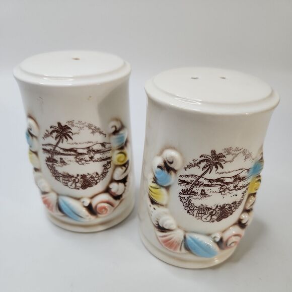 Vintage St. Thomas Seashell Salt And Pepper Shakers, ceramic - Picture 10 of 11